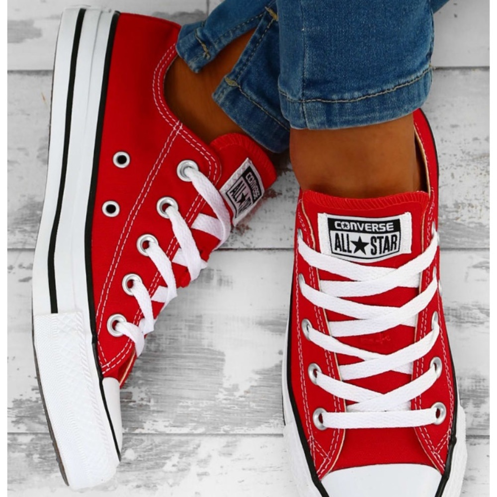 BRIGHT RED CANVAS CONVERSE !